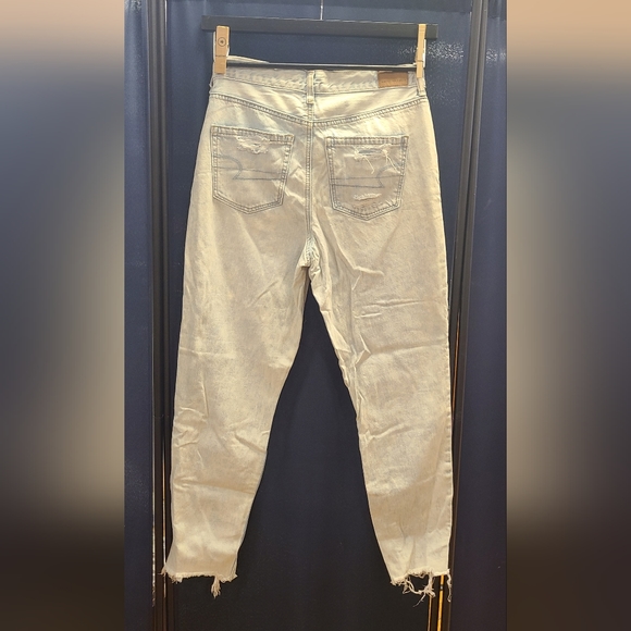 American Eagle Light Wash Mom Jean - Picture 4 of 5